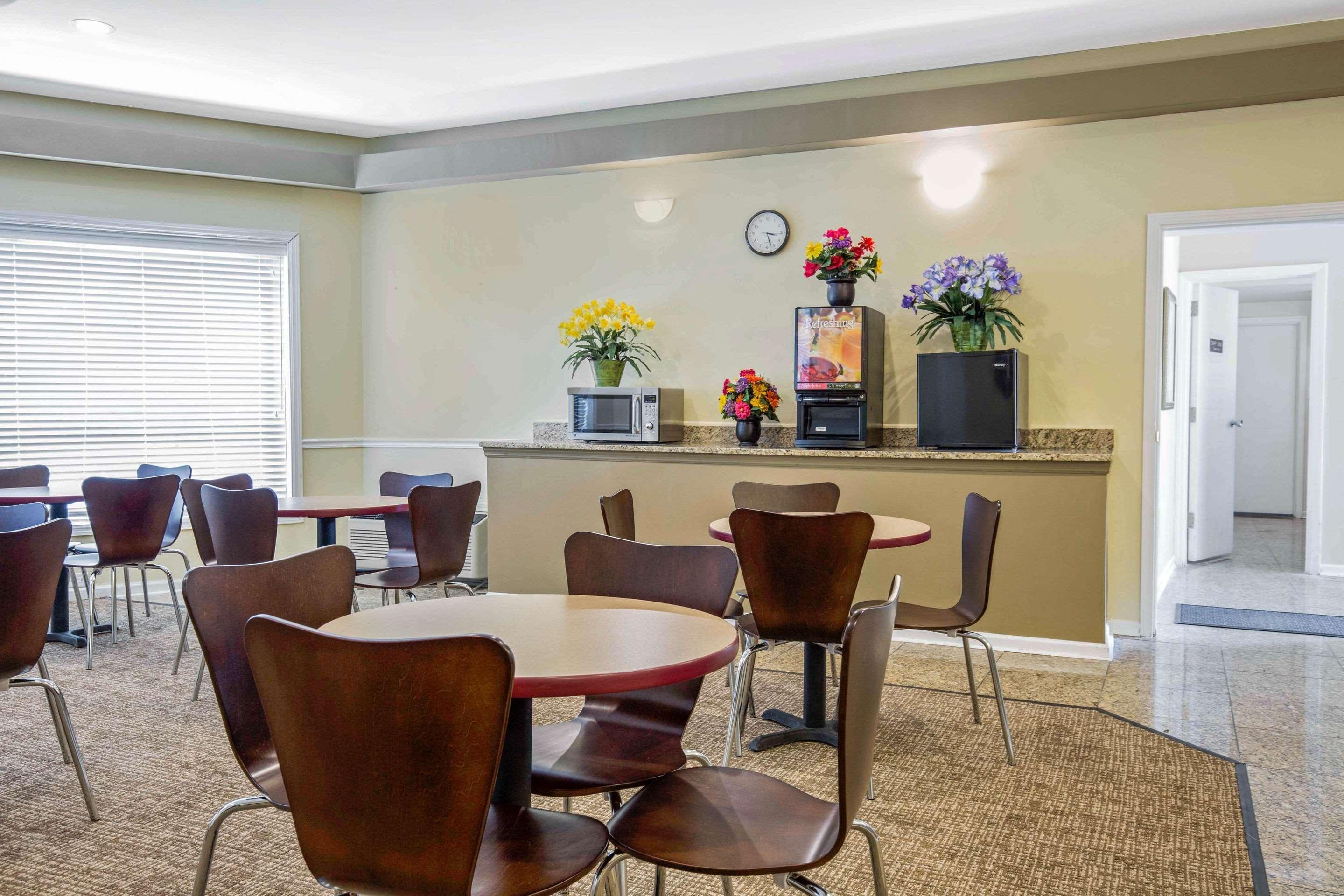 Rodeway Inn Lyons - La Grange Extérieur photo